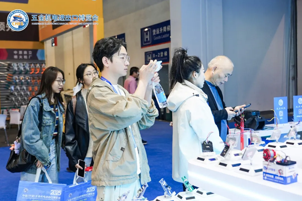 宁波港再传重磅消息！五金机电出海“黄金物流线”成型